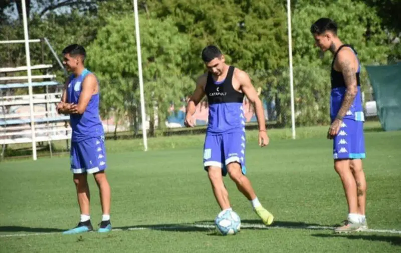 Ángel Gómez, el talentoso volante de la Reserva de Racing