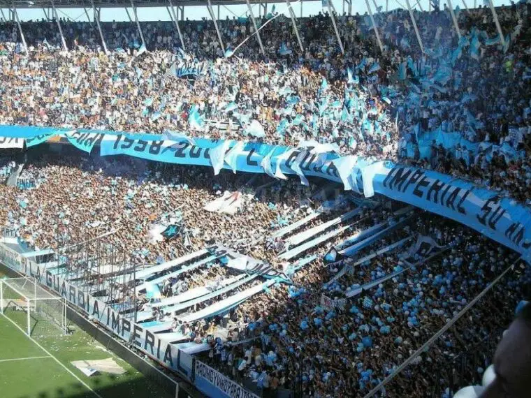 Racing Socio no puede pagar