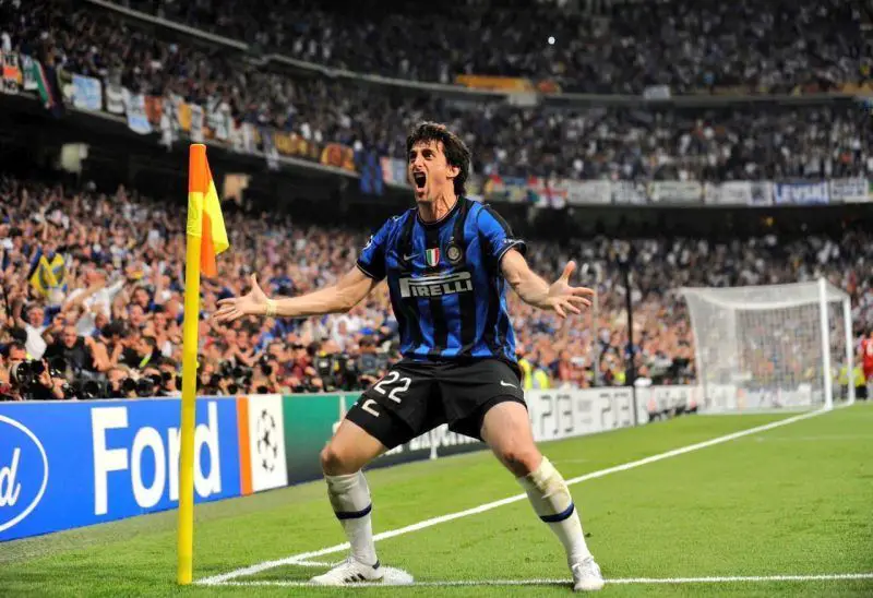 Milito Camiseta Champions