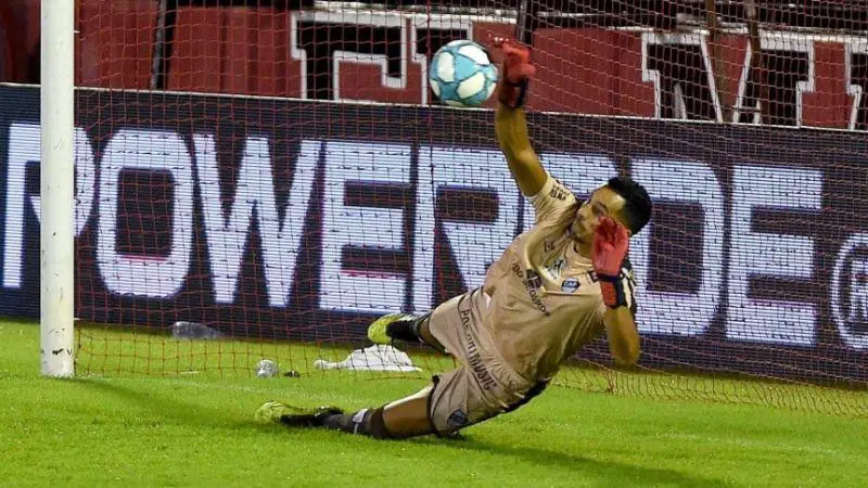 De Olivera, ex Racing, es ícono de Platense.