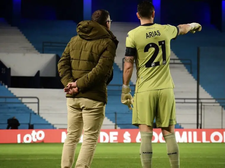 Racing y el arco propio asegurado