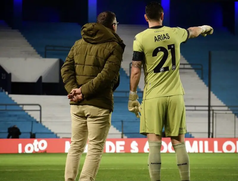 Racing y el arco propio asegurado