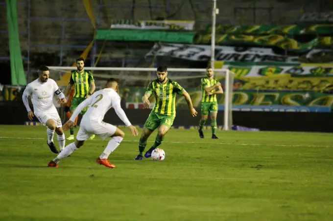 Racing que el árbol no tape el bosque