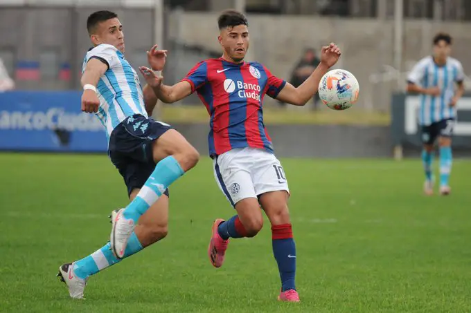 Alegre Rojas en la Reserva de Racing.