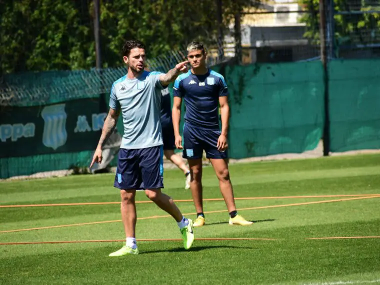 Gago sobre las inferiores de Racing