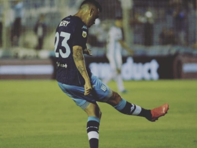 Nery Domínguez pura jerarquía en Racing