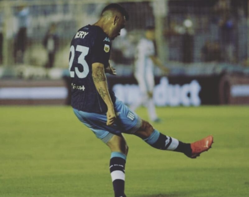 Nery Domínguez pura jerarquía en Racing