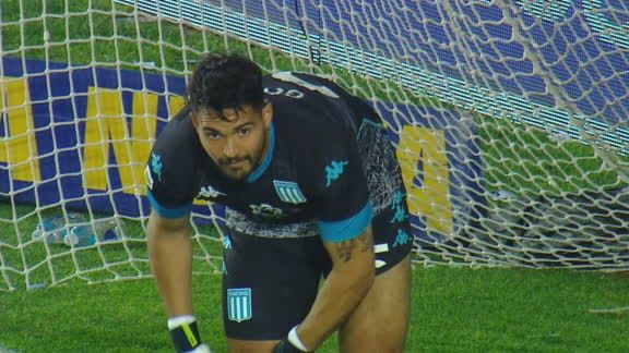 Chila Gómez y un erro grosero en Racing - Tigre