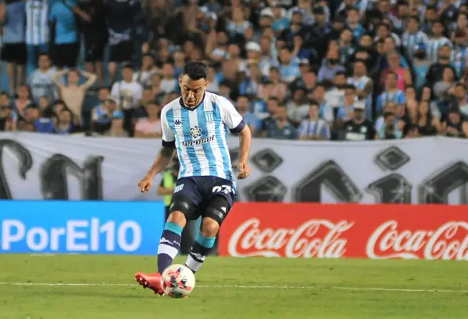Nery Domínguez clave en Racing