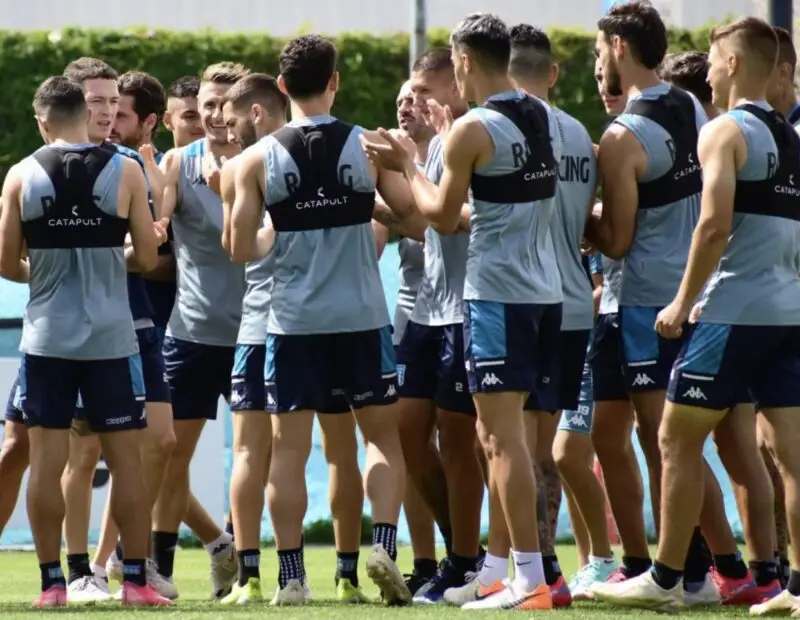 Racing ofreció tres jugadores en el mercado de pases