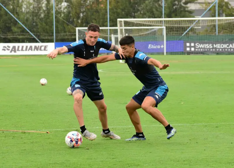 Jugadores de Racing con cuatro amarillas