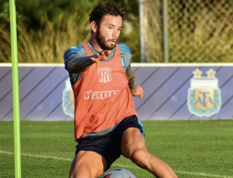 Mena se entrena en Racing