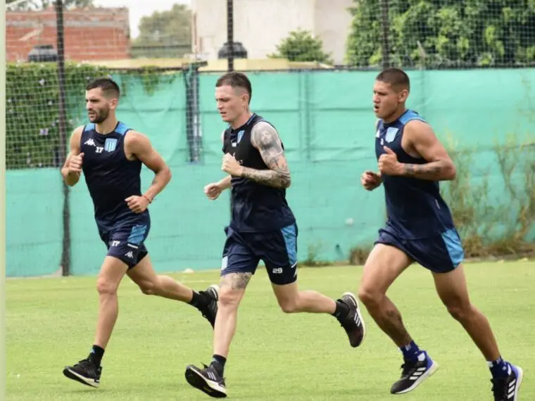 Racing recuperó dos jugadores