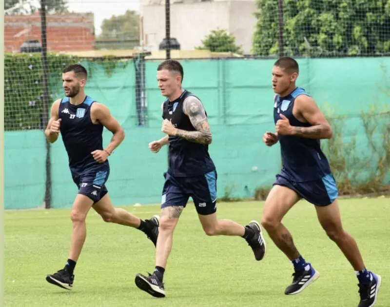 Racing recuperó dos jugadores