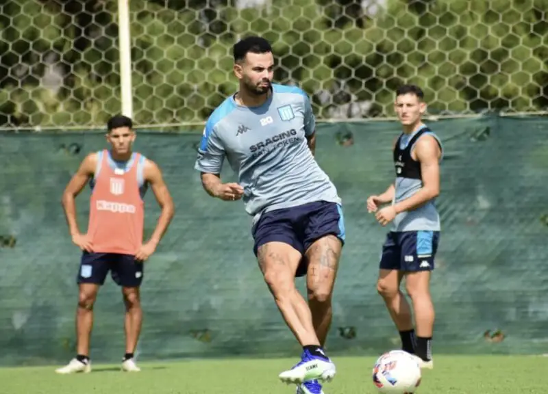 Cardona será el dueño de la pelota parada en Racing