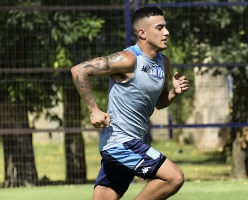 Miranda busca su lugar en Racing