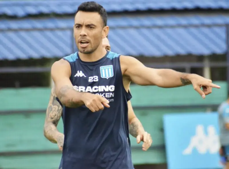 Racing Nery Domínguez, renovación