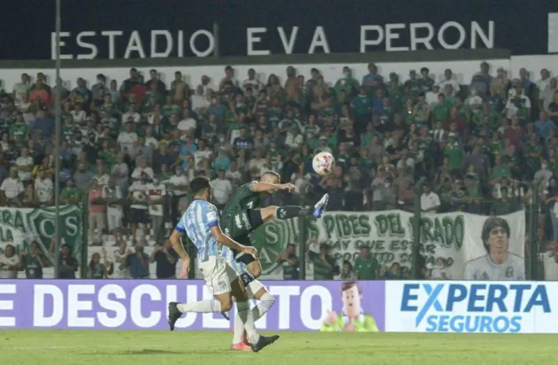 Racing, Licha López, gol.