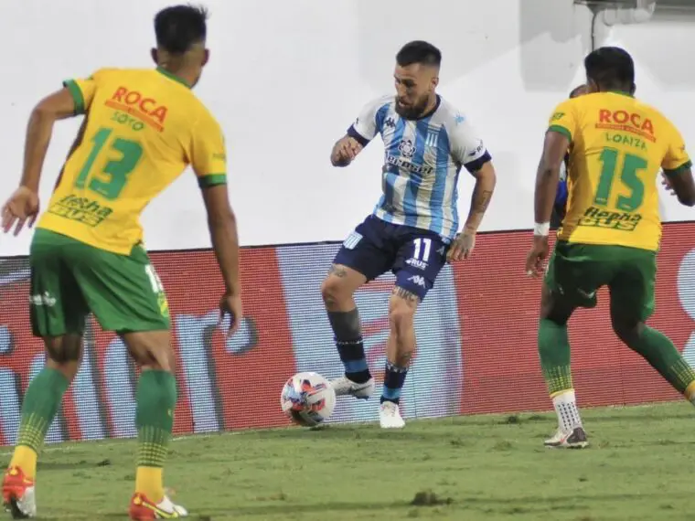 Jonathan Gómez todavía no despegó en Racing