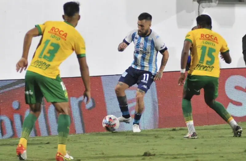 Jonathan Gómez todavía no despegó en Racing