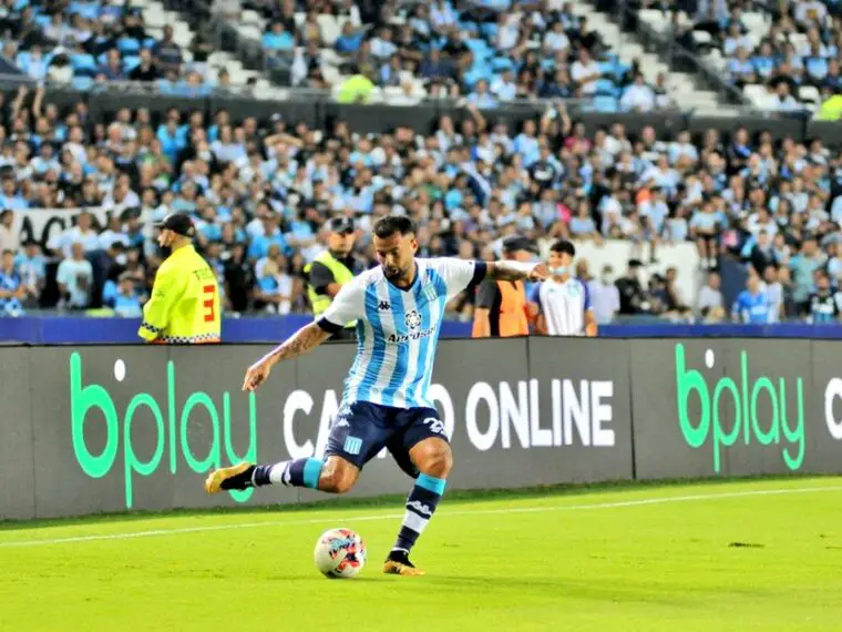 Cardona y un pase sin mirar en Racing