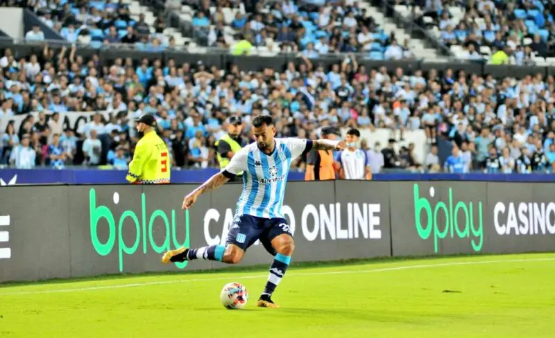 Cardona y un pase sin mirar en Racing