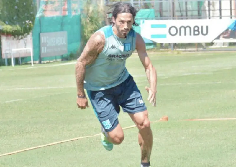 Schelotto hizo fútbol en Racing