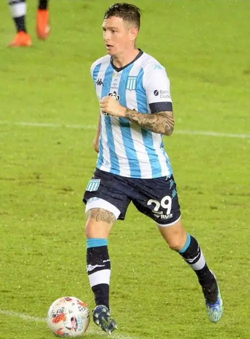 Moreno mejora en Racing gracias a Miranda y Alcaraz