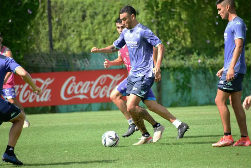 Racing Nery Domínguez contrato