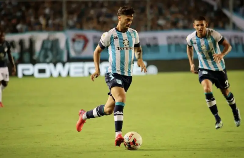 Fabricio Domínguez, con poco lugar en Racing