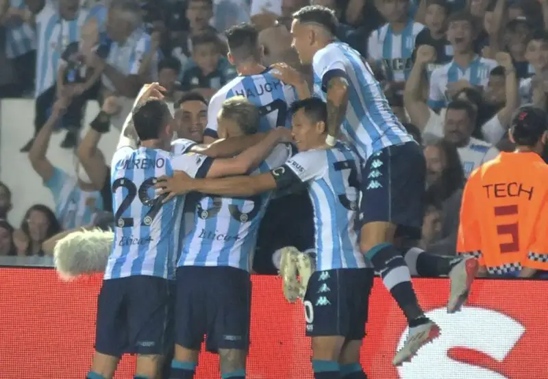 Hauche, gol en Racing y festejo con sus compañeros