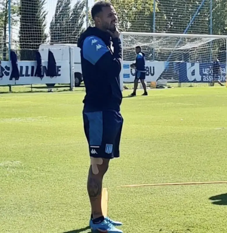 Cardona sería suplente en Racing contra Talleres.