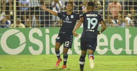 Miranda, la figura de Racing en la goleada con Atlético Tucumán