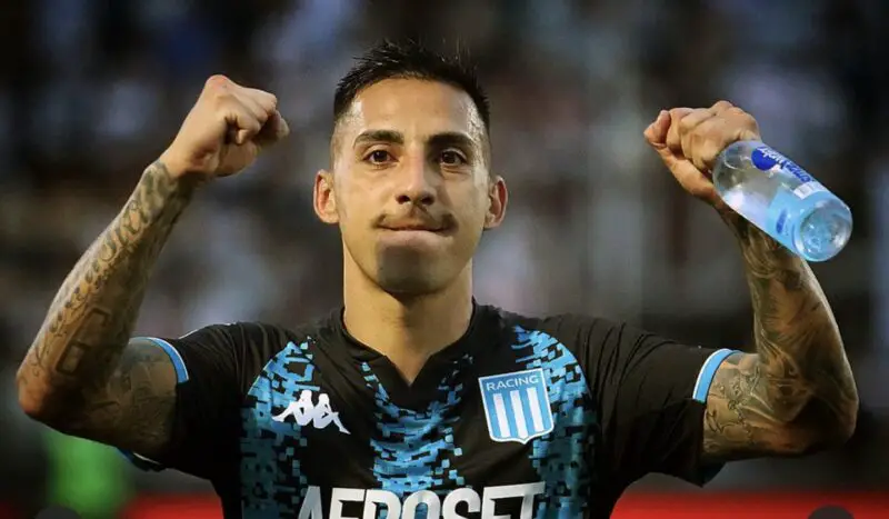 Racing quiere comprar a Javier Correa