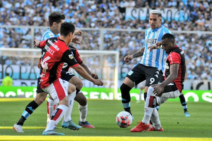 A Racing le cayó bárbaro el empate de River