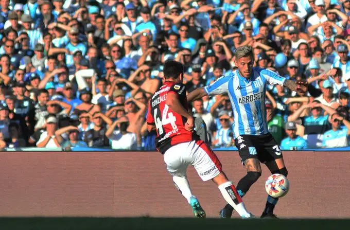 Racing aseguró su lugar en cuartos de final