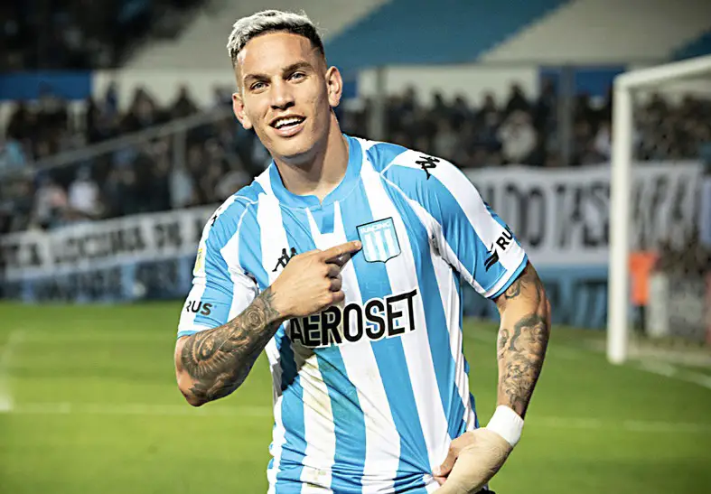 Copetti la rompe en Racing: es el mejor 9 de Argentina