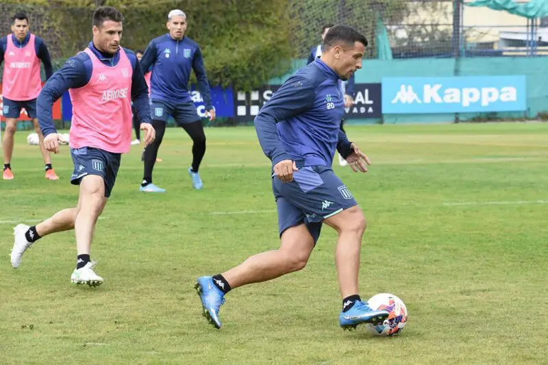 Vecchio convocado en Racing para enfrentar a Vélez