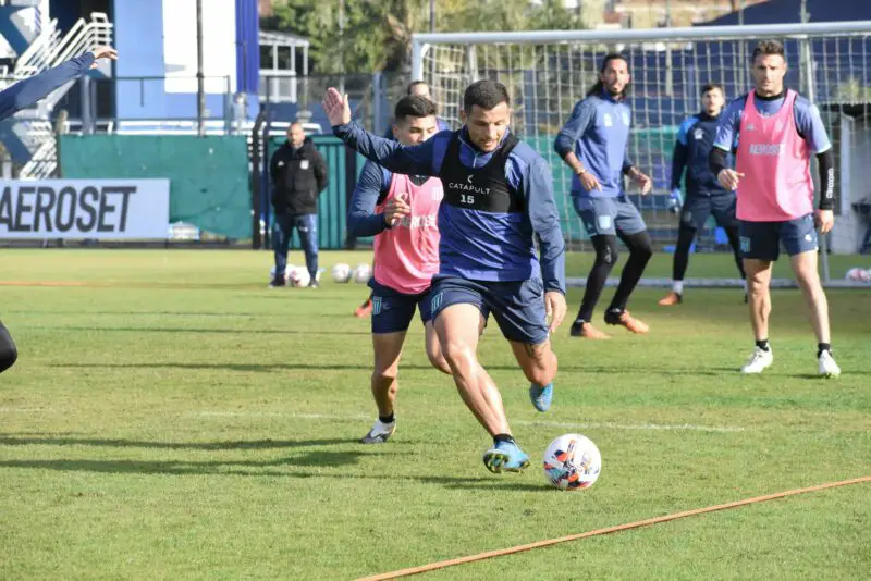 Vecchio convocado en Racing ante Vélez