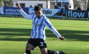 El olvidado defensor de Racing que se quedó colgado