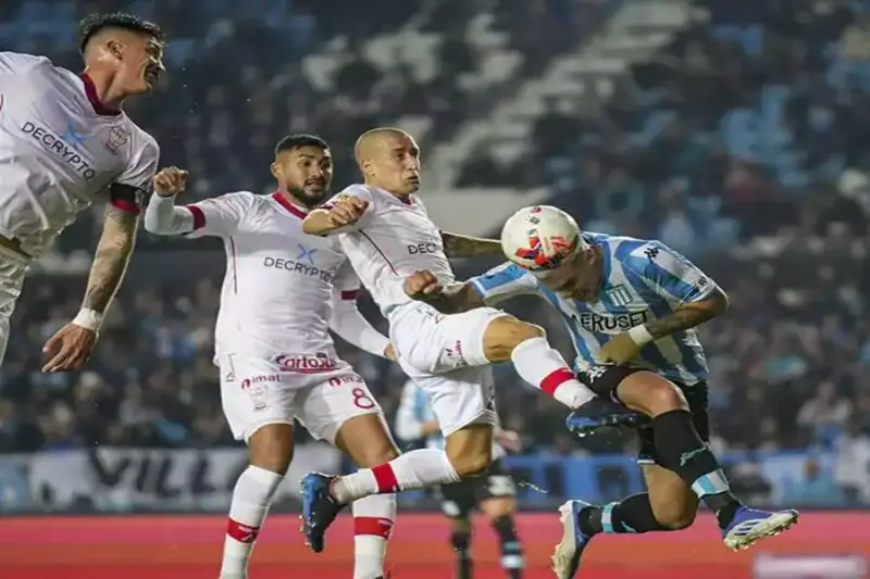 Racing junta a Copetti y Galván tras un tremendo antecedente