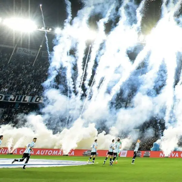 Racing vs Independiente: locura del hincha y recibimiento top