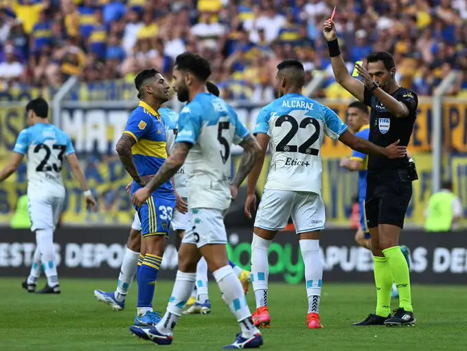 Alcaraz no podría jugar en Racing contra Boca en Abu Dabi