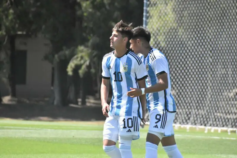 Axel Cabellos Racing selección