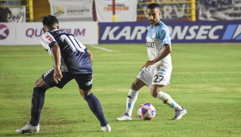 Racing ganó con gol de Opazo