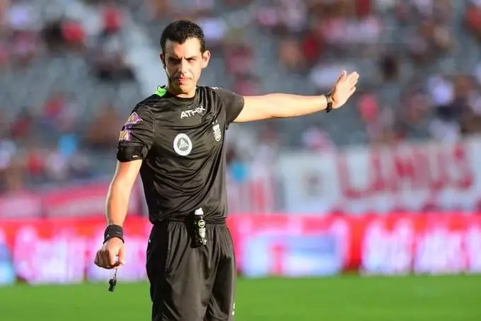 árbitro de Racing con Newell's