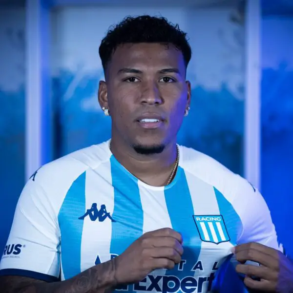 Roger Martínez se diferenció del plantel de Racing
