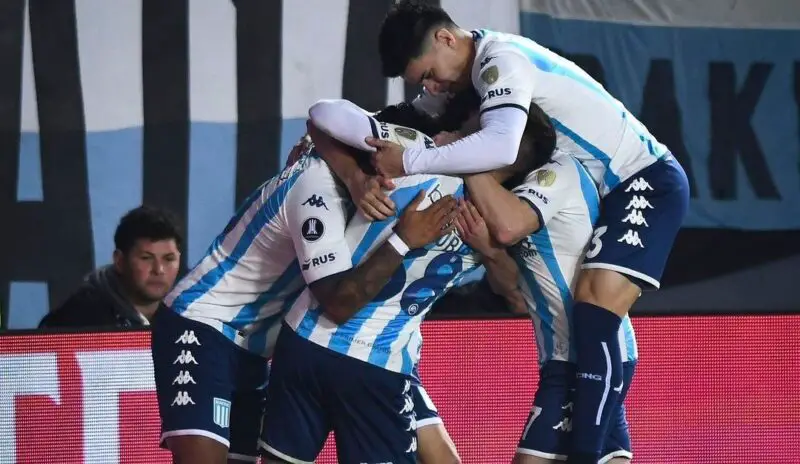 Racing debut Unión Boca