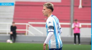 Racing jugó con 10 durante más de un tiempo y empató