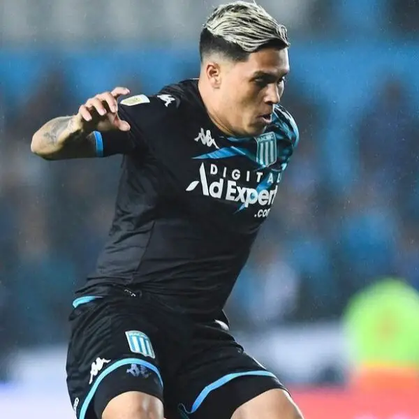 Juanfer Quintero, una sombra en el clásico de Racing